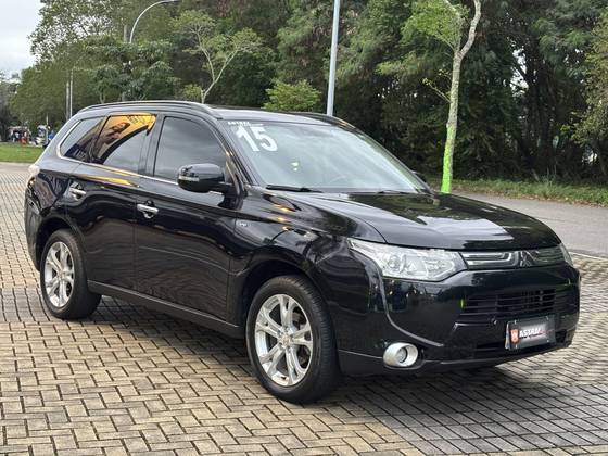 MITSUBISHI OUTLANDER 3.0 GT 4X4 V6 24V GASOLINA 4P AUTOMÁTICO MITSUBISHI OUTLANDER 3.0 GT 4X4 V6 24V GASOLINA 4P AUTOMÁTICO
